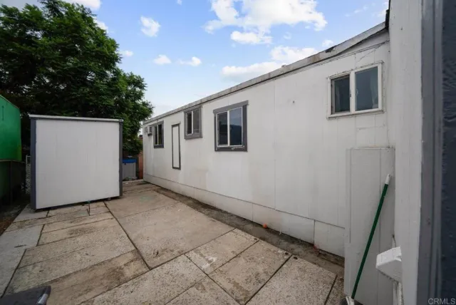 a view of backyard with small space