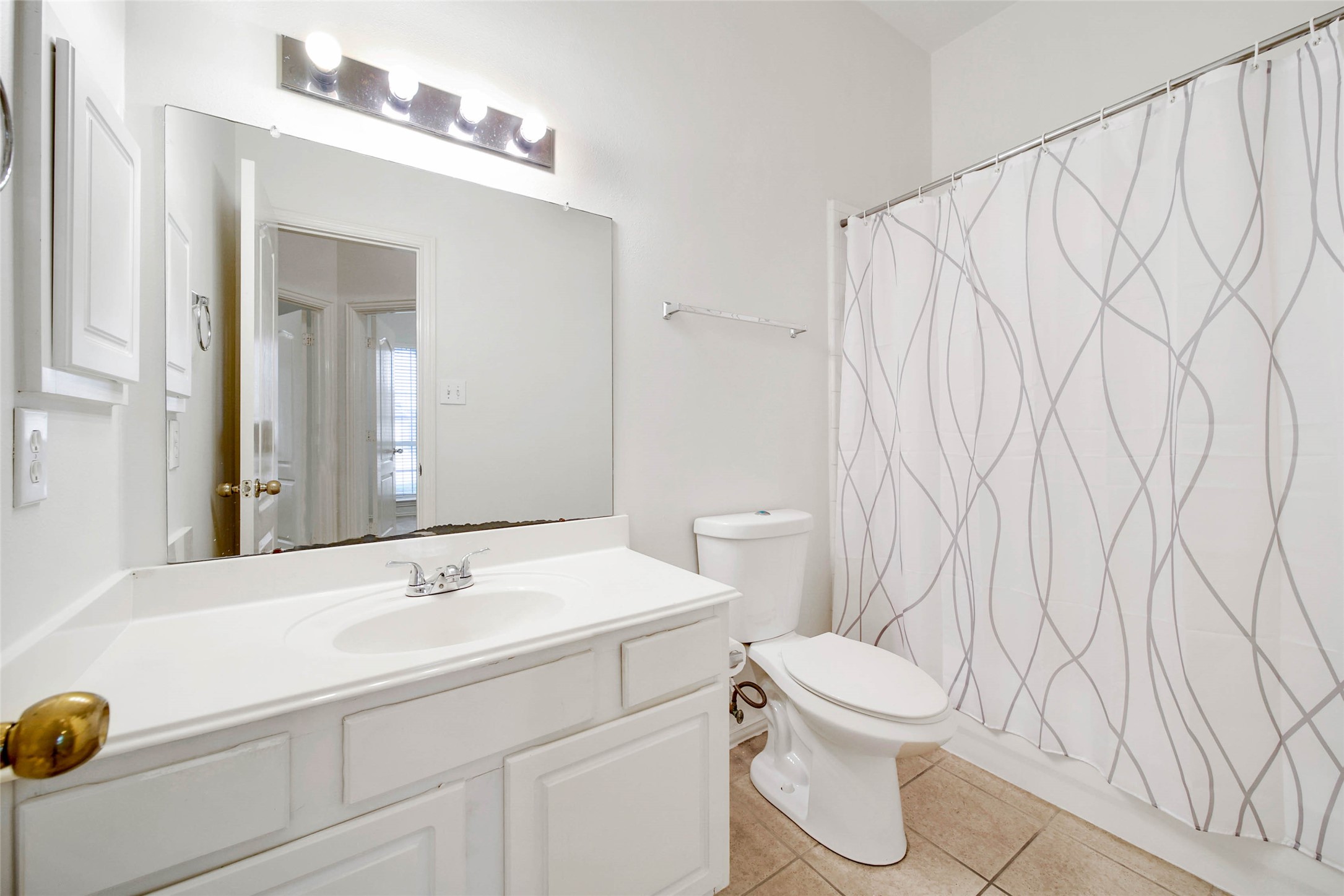 21406 Hannover Pines Drive Spring, TX 77388 - Photo 17 of 22 Secondary Bathroom