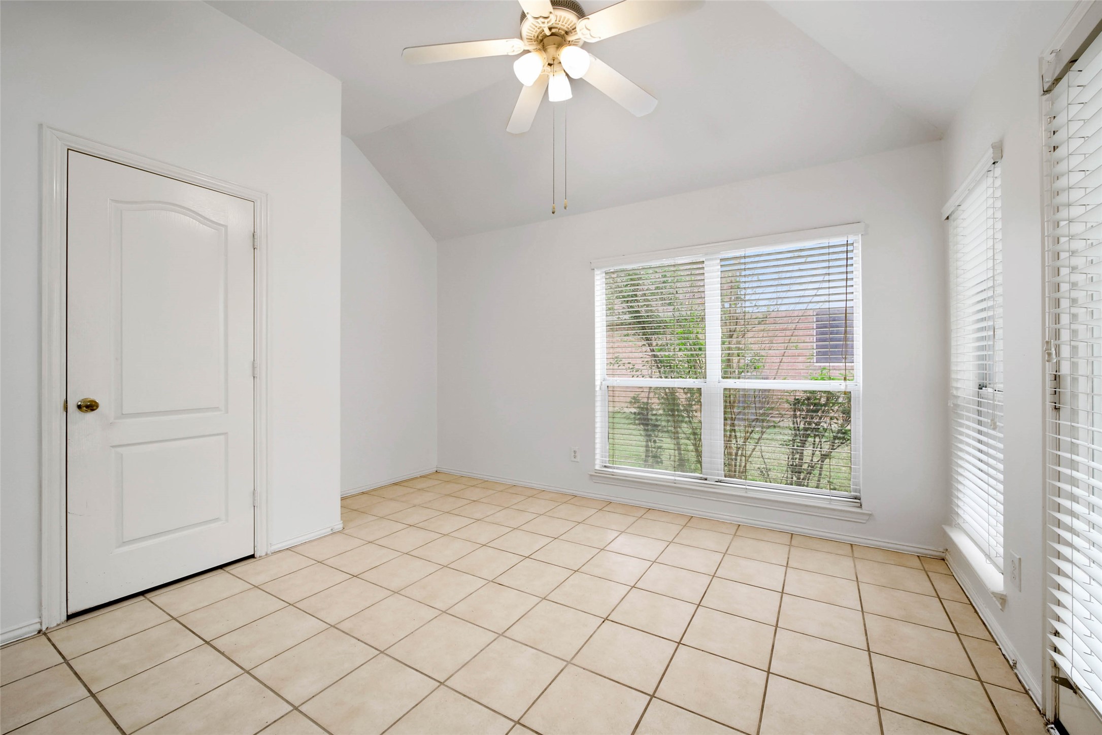 21406 Hannover Pines Drive Spring, TX 77388 - Photo 10 of 22 Spacious Breakfast Area