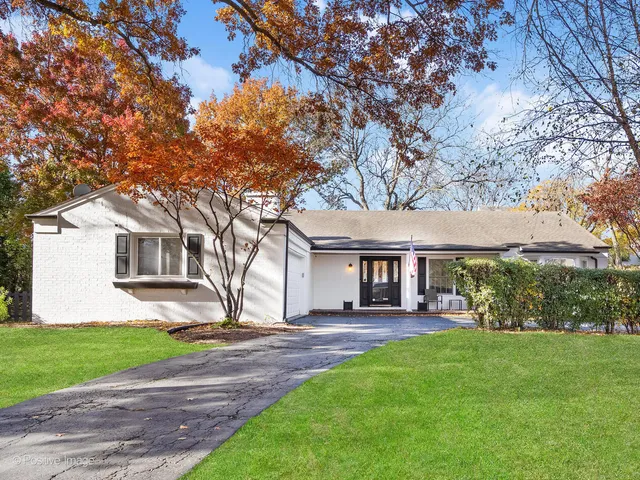 $725,000 | 2S386 Seneca Drive, Wheaton, IL 60189