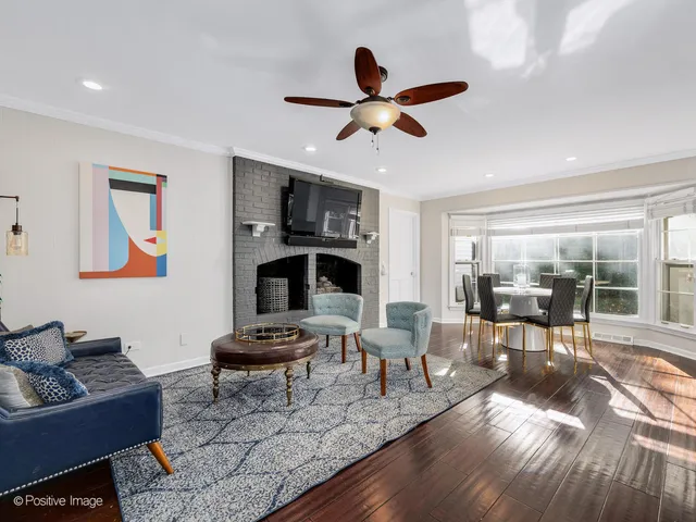 $725,000 | 2S386 Seneca Drive, Wheaton, IL 60189