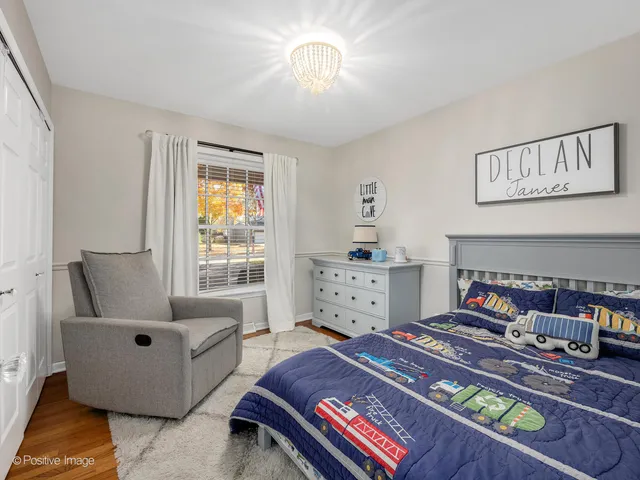 $725,000 | 2S386 Seneca Drive, Wheaton, IL 60189