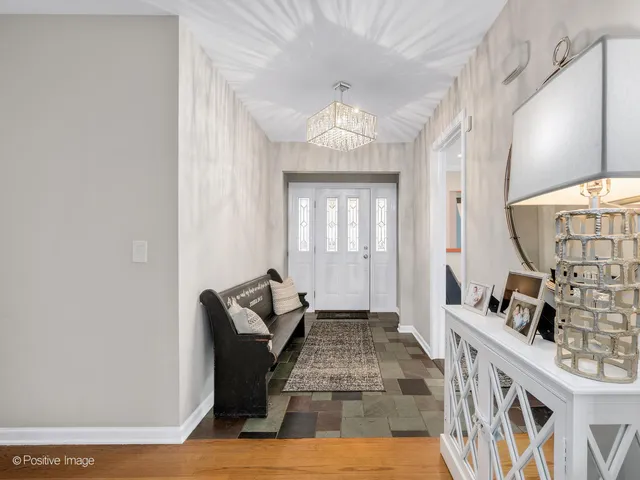 $725,000 | 2S386 Seneca Drive, Wheaton, IL 60189