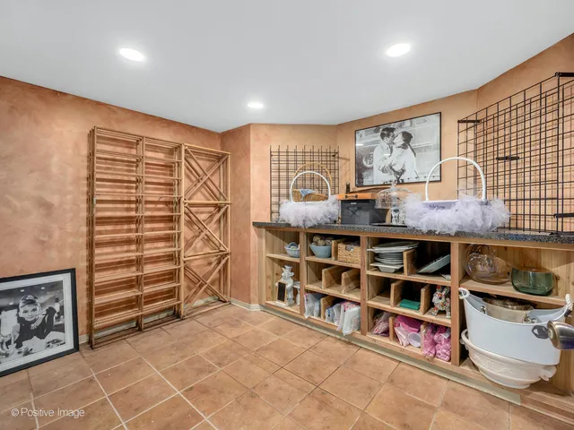 $725,000 | 2S386 Seneca Drive, Wheaton, IL 60189