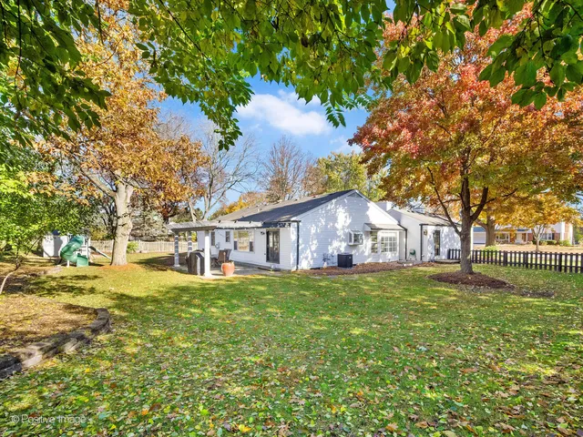 $725,000 | 2S386 Seneca Drive, Wheaton, IL 60189