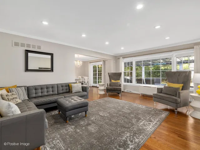 $725,000 | 2S386 Seneca Drive, Wheaton, IL 60189