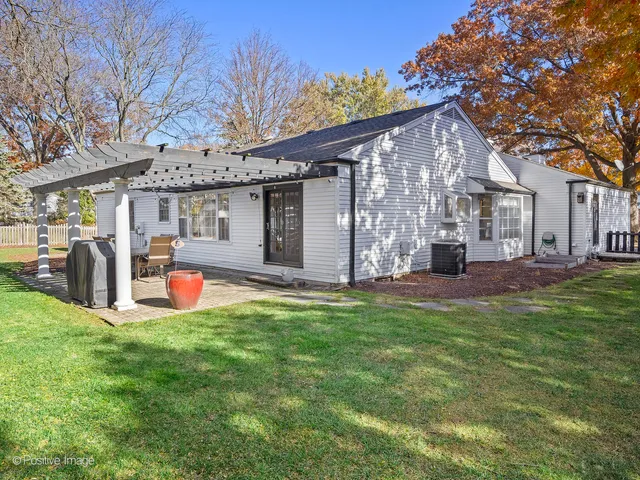 $725,000 | 2S386 Seneca Drive, Wheaton, IL 60189