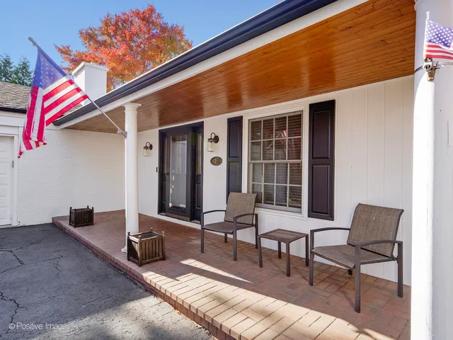 $725,000 | 2S386 Seneca Drive, Wheaton, IL 60189