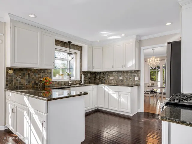 $725,000 | 2S386 Seneca Drive, Wheaton, IL 60189