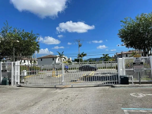 $2,600 | 5411 Southwest 41st Street, Unit 5411, Pembroke Park, FL 33023