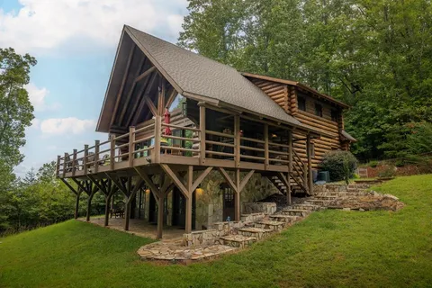 a view of house along with trees