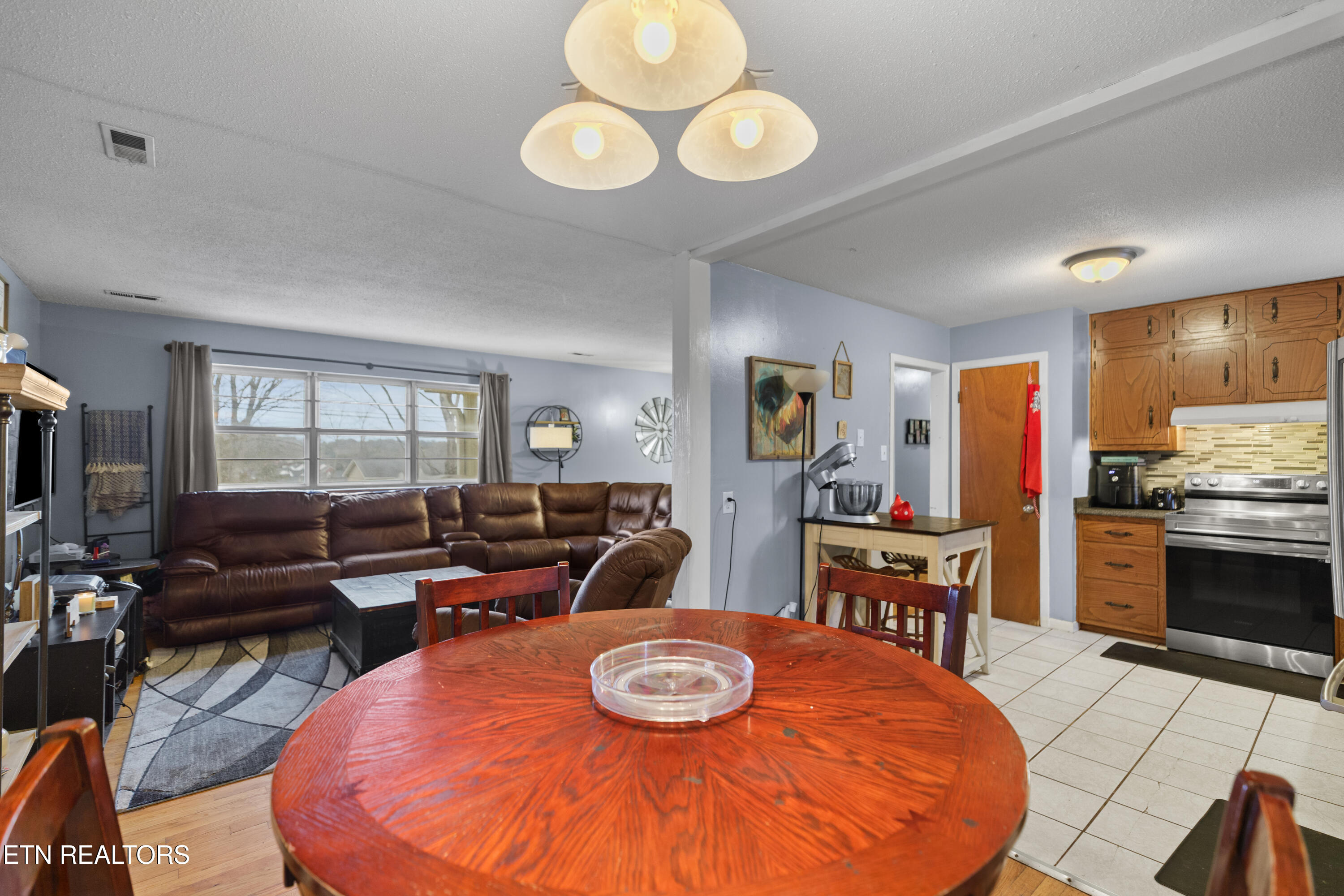 2205 Roundtree Road Knoxville, TN 37923 - Photo 6 of 14 021-2205RoundtreeRoad-Knoxville-TN-37923