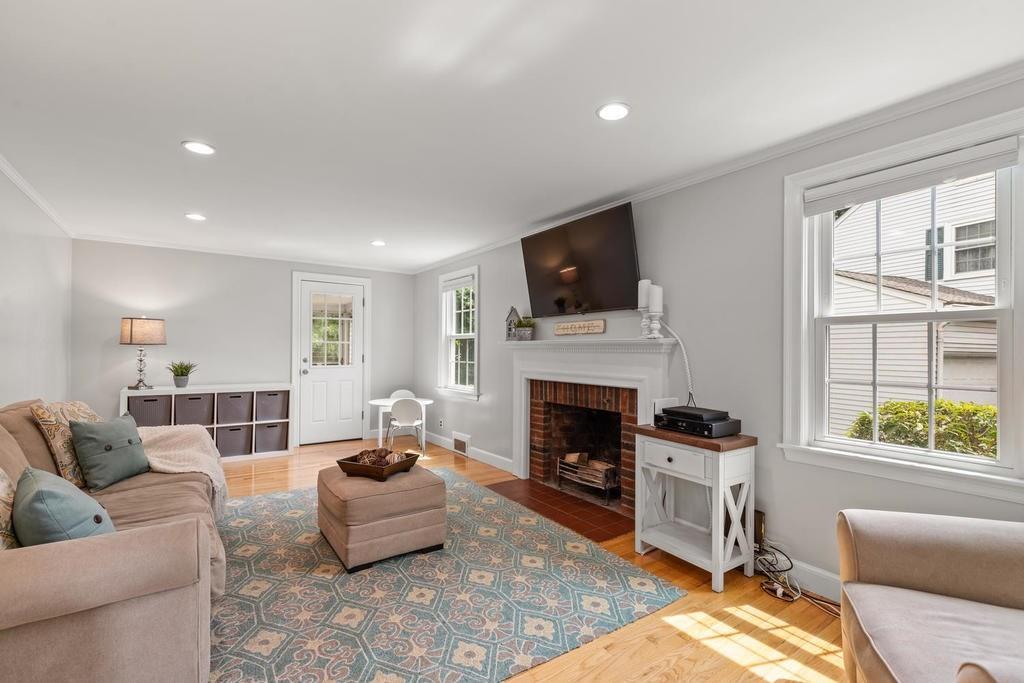 139 Oliver Road Belmont, MA 02478 - Photo 4 of 28 Gallery Image 4