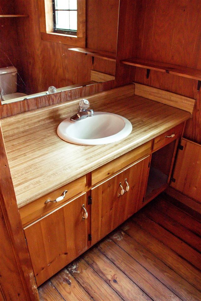 560 Reynolds Bridge Road Ocoee, TN 37361 - Photo 29 of 32 a bathroom with a sink and a mirror