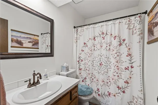 $380,000 | 636 East 108th Street, Kansas City, MO 64131