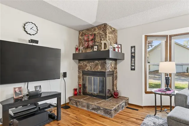 $380,000 | 636 East 108th Street, Kansas City, MO 64131