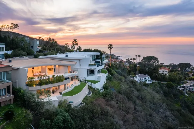 a view of a house with a big yard