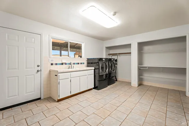 $2,300,000 | 4595-4601 Feliz Creek Road, Hopland, CA 95449