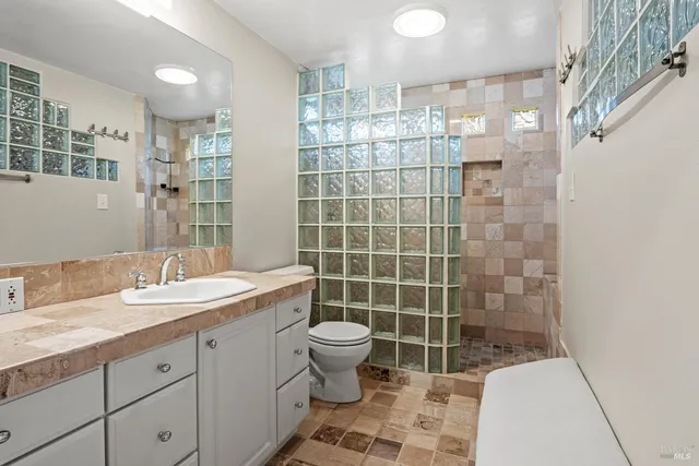 $2,300,000 | 4595-4601 Feliz Creek Road, Hopland, CA 95449