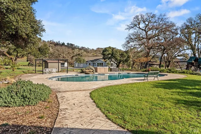 $2,300,000 | 4595-4601 Feliz Creek Road, Hopland, CA 95449