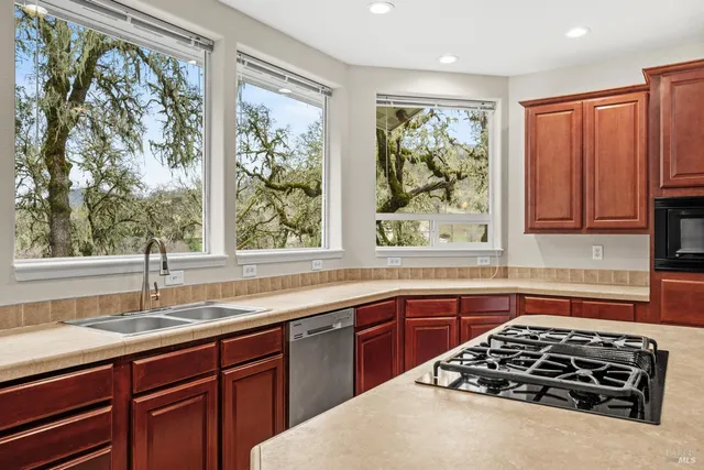 $2,300,000 | 4595-4601 Feliz Creek Road, Hopland, CA 95449