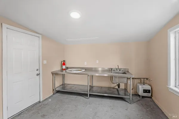 $2,300,000 | 4595-4601 Feliz Creek Road, Hopland, CA 95449