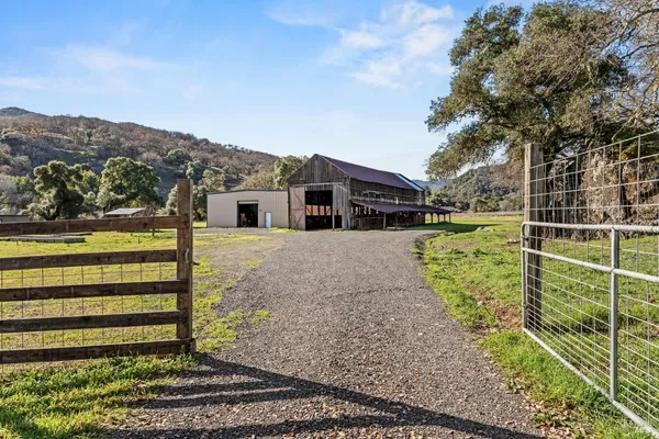 $2,300,000 | 4595-4601 Feliz Creek Road, Hopland, CA 95449