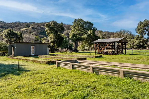 $2,300,000 | 4595-4601 Feliz Creek Road, Hopland, CA 95449