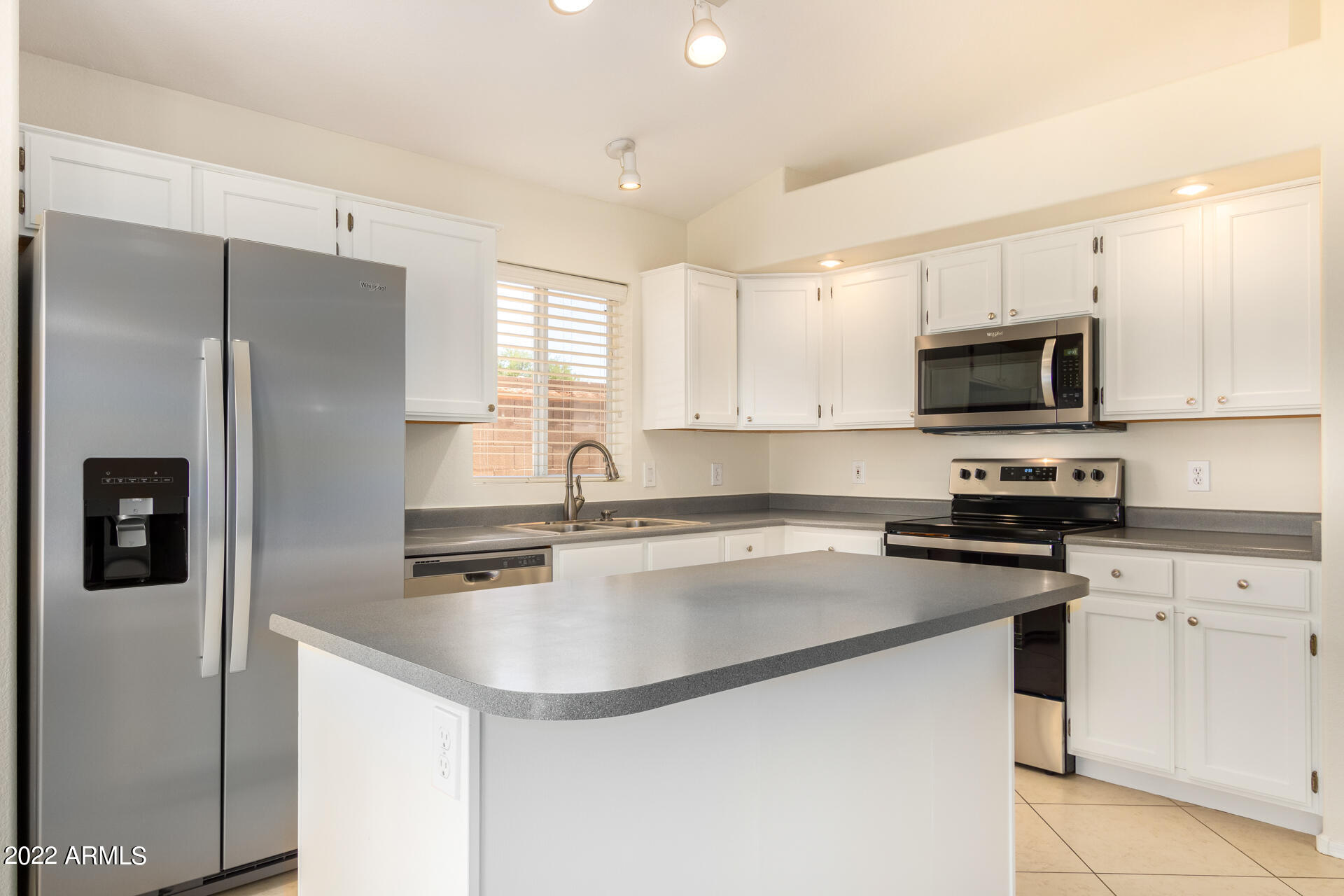 9924 West Burnett Road Peoria, AZ 85382 - Photo 3 of 24 9-Burnett