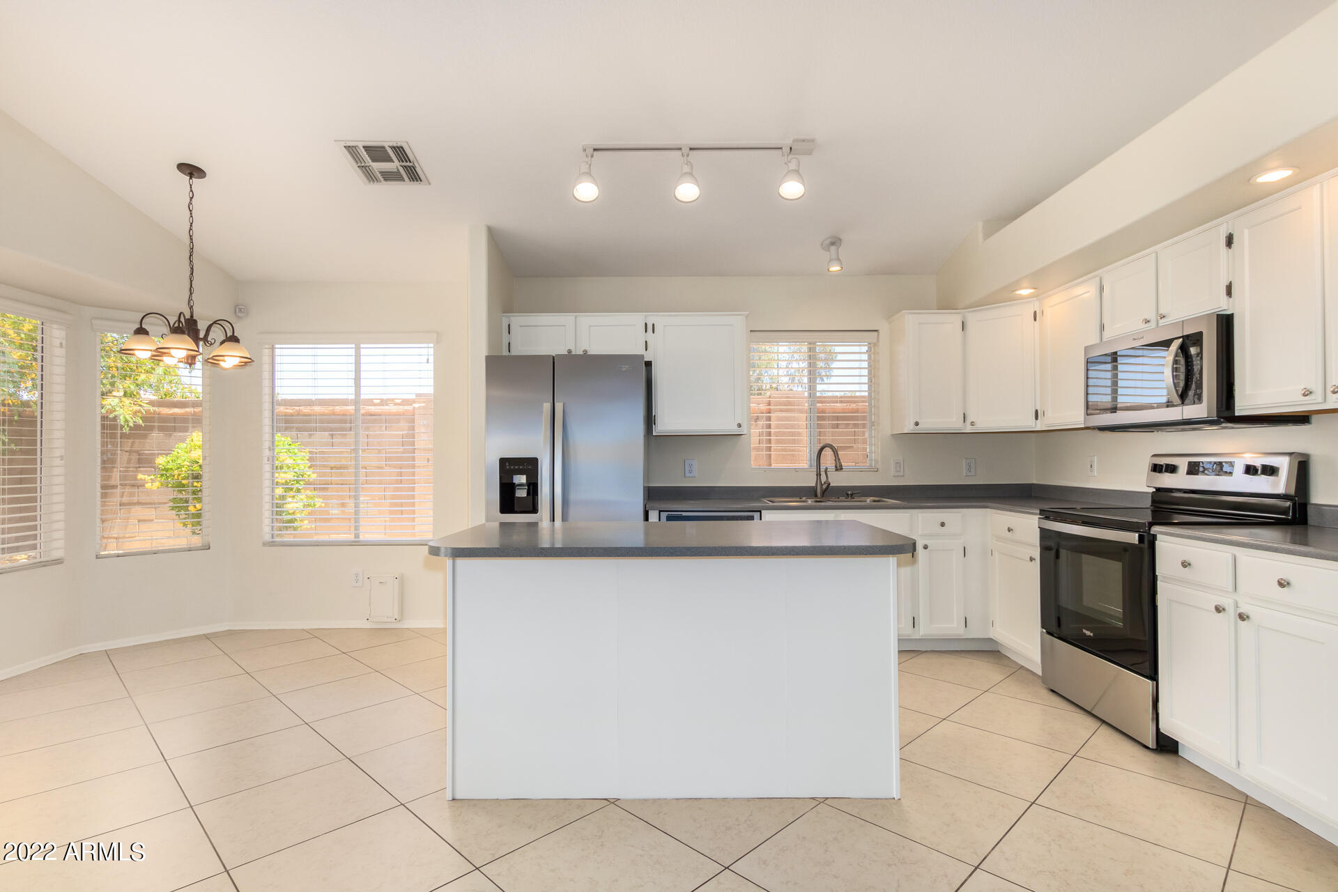 9924 West Burnett Road Peoria, AZ 85382 - Photo 5 of 24 8-Burnett