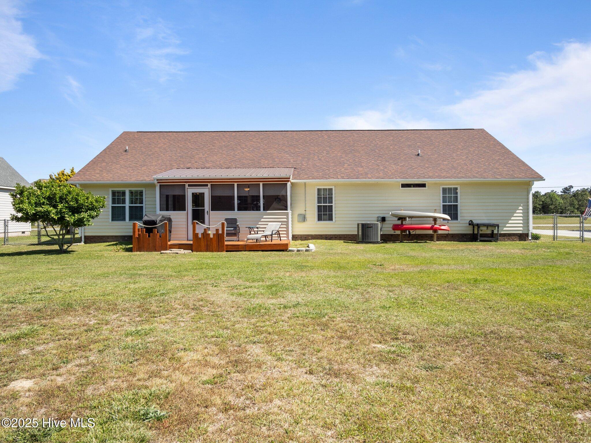 692 Old Hammock Road Swansboro, NC 28584 - Photo 2 of 59 692 Old Hammock Rd, Swansboro, NC