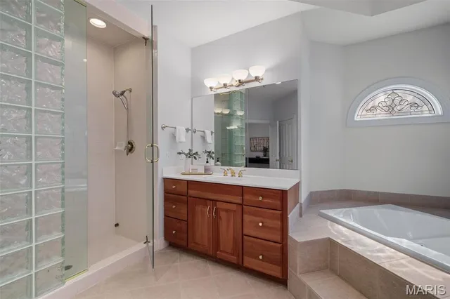 $1,425,000 | 17702 Horse Creek Court, Chesterfield, MO 63005