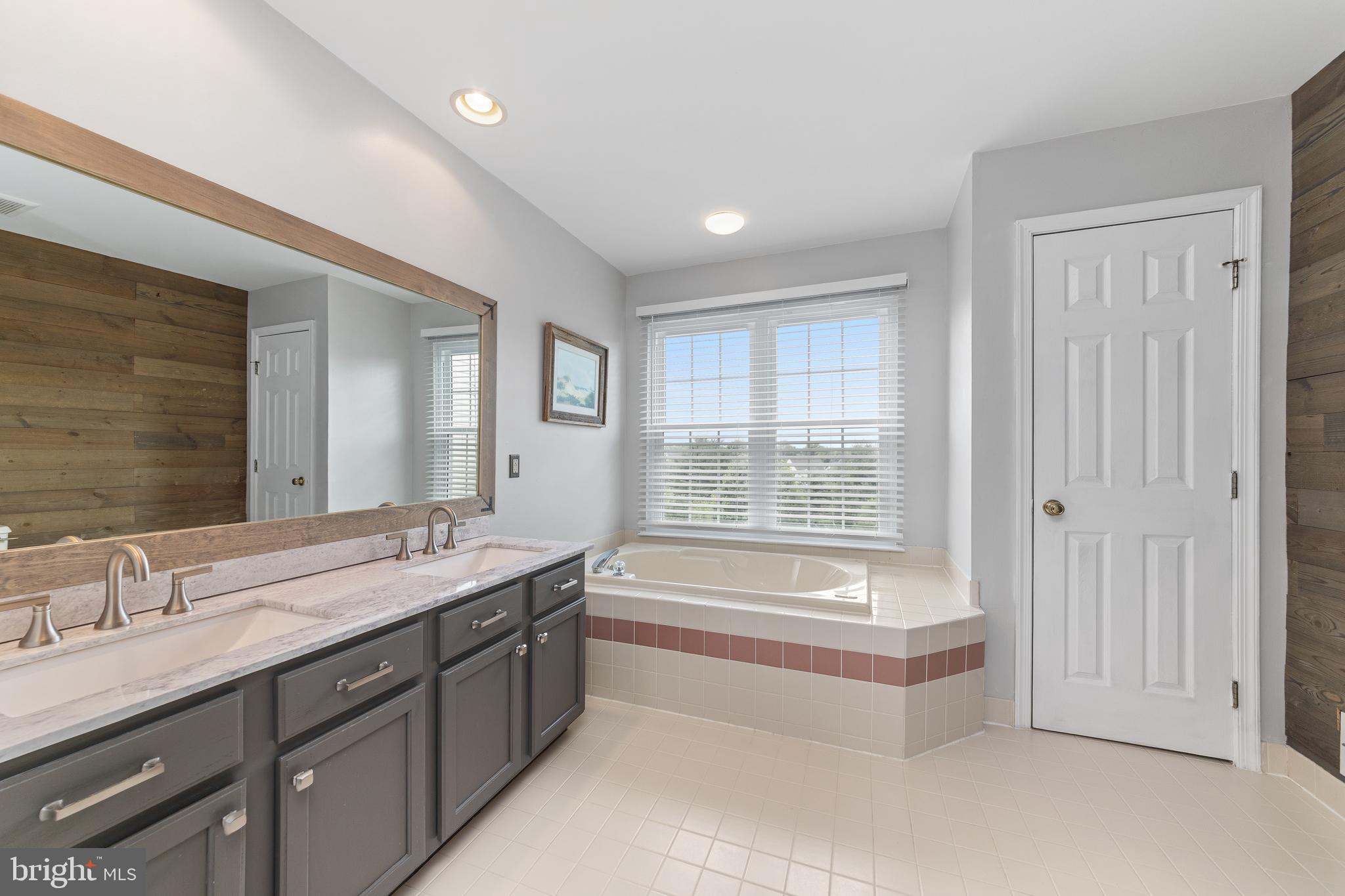 624 Westbourne Road Harleysville, PA 19438 - Photo 19 of 48 Primary Bath