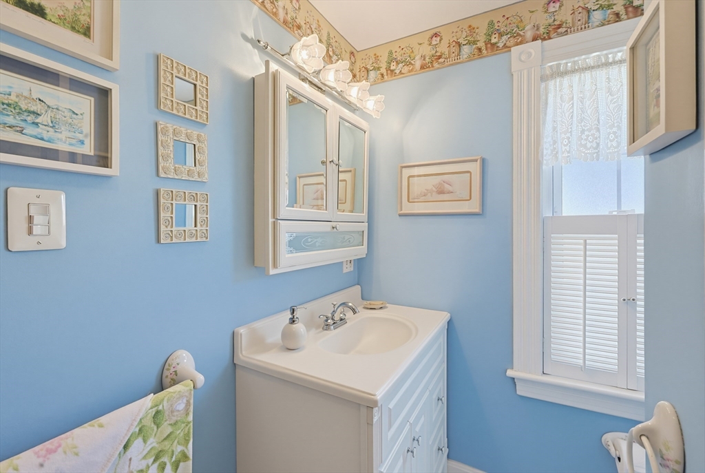 618 Robeson Street Fall River, MA 02720 - Photo 17 of 26