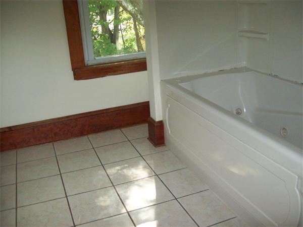 380 Nottingham Street Springfield, MA 01104 - Photo 13 of 18 a bathroom with a bathtub and window