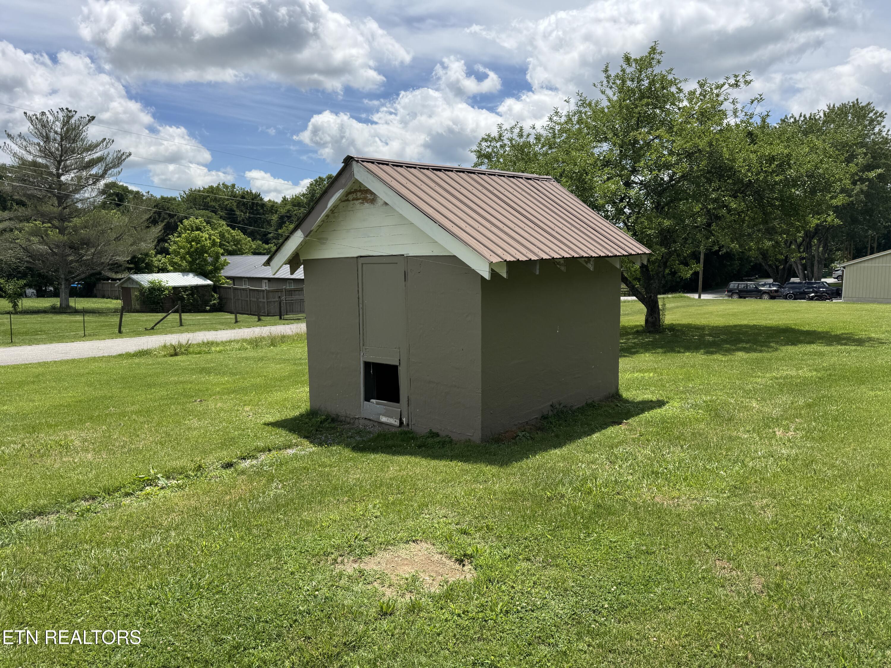 1028 Frank Campbell Road Jamestown, TN 38556 - Photo 5 of 22 IMG_7593