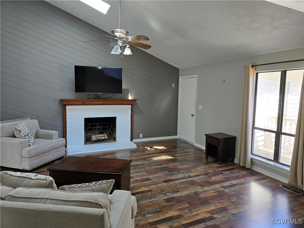919 Spirea Road North Chesterfield, VA 23236 - Photo 2 of 26 Gallery Image 2