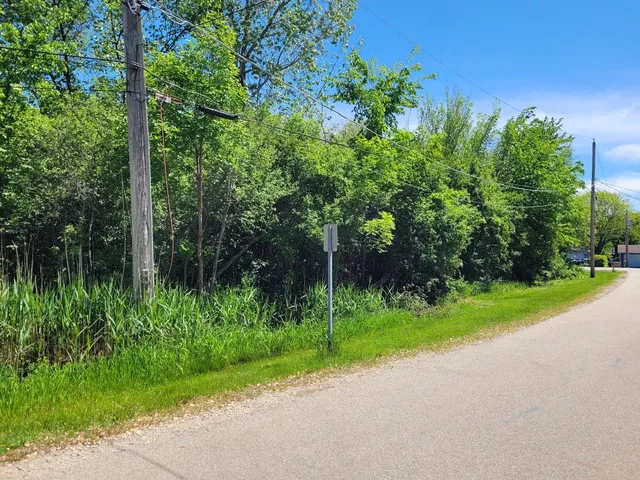 $295,000 | 33211 North Island Avenue, Grayslake, IL 60030