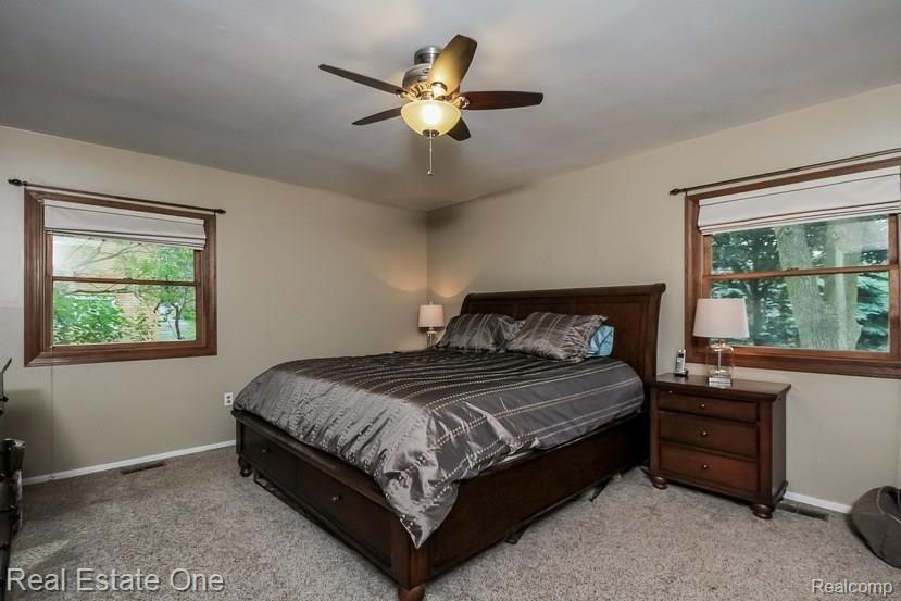 36245 West Lyman Road Farmington Hills, MI 48331 - Photo 17 of 38