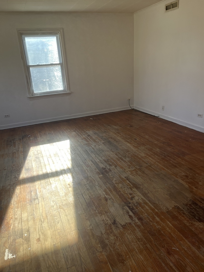 14340 Kilpatrick Avenue Midlothian, IL 60445 - Photo 2 of 13