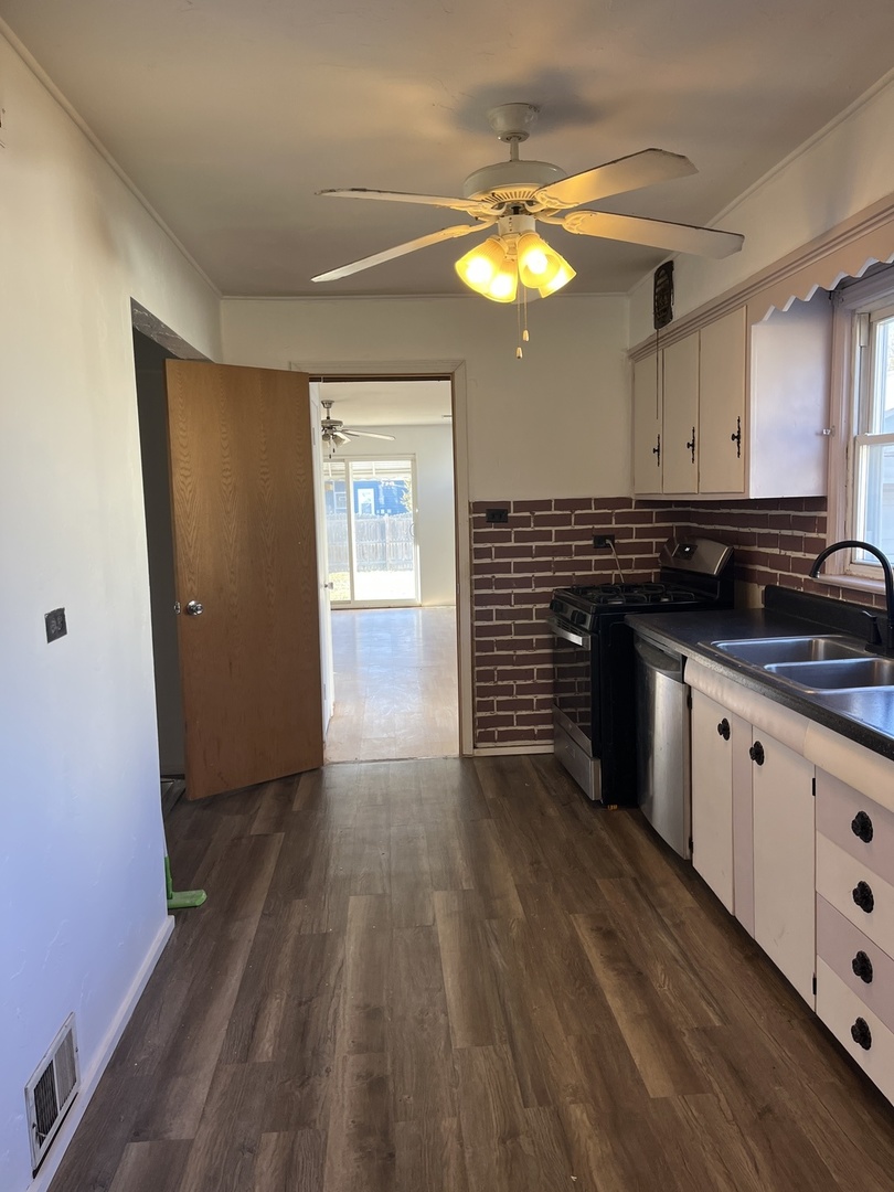 14340 Kilpatrick Avenue Midlothian, IL 60445 - Photo 6 of 13