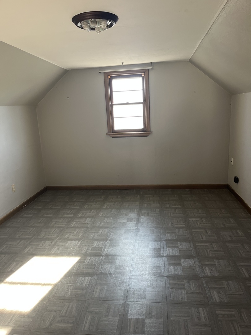 14340 Kilpatrick Avenue Midlothian, IL 60445 - Photo 9 of 13