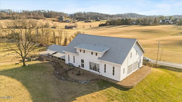 $2,500,000 | 2752 Knob Creek Road, Johnson City, TN 37604
