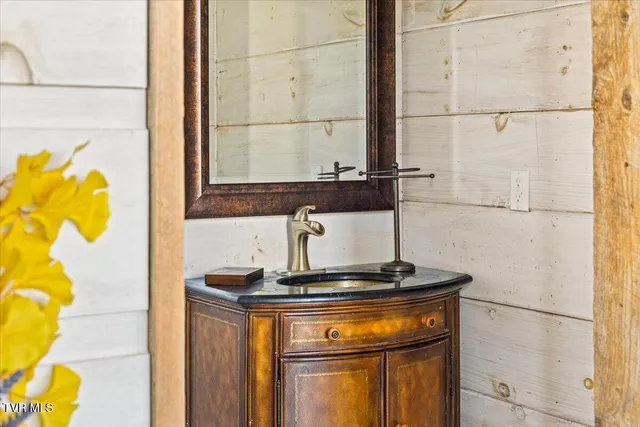 $2,500,000 | 2752 Knob Creek Road, Johnson City, TN 37604