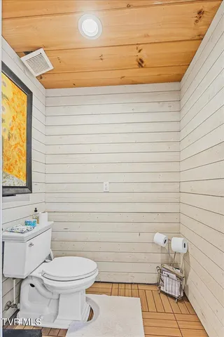 $2,500,000 | 2752 Knob Creek Road, Johnson City, TN 37604