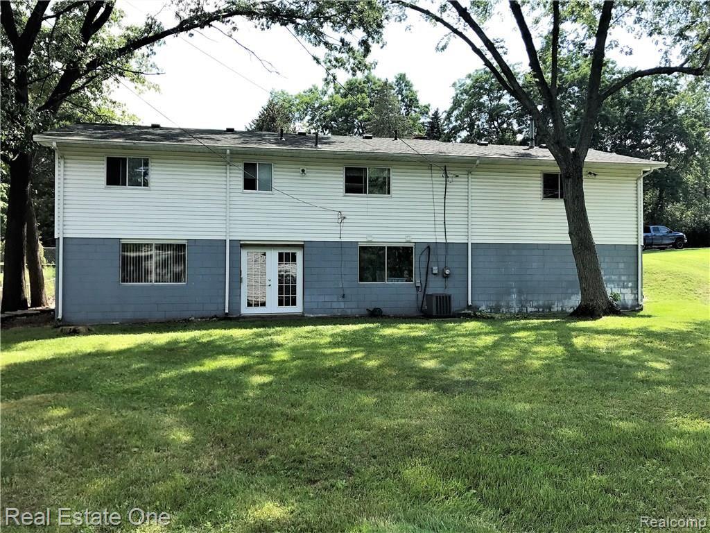 922 Heights Road Lake Orion, MI 48362 - Photo 14 of 18 IMG_1147.JPG