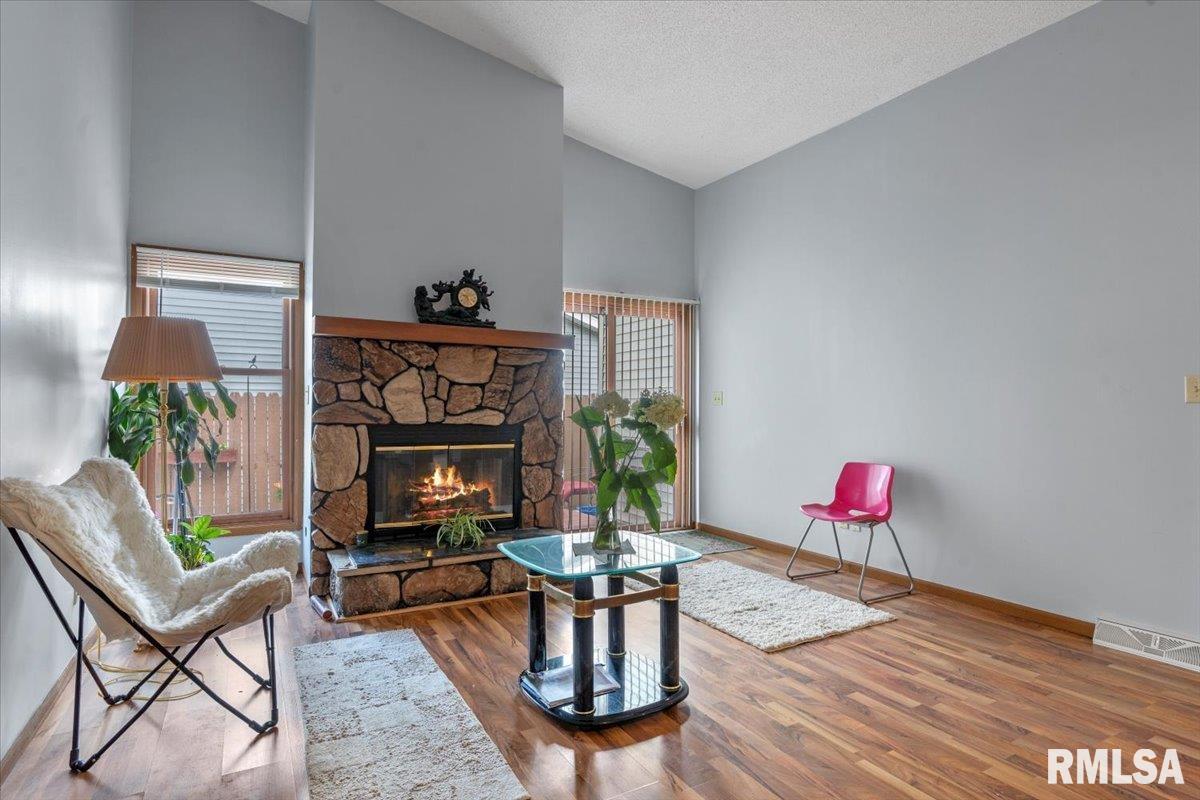 121 Agustus Lane Springfield, IL 62703 - Photo 3 of 27 Gallery Image 3
