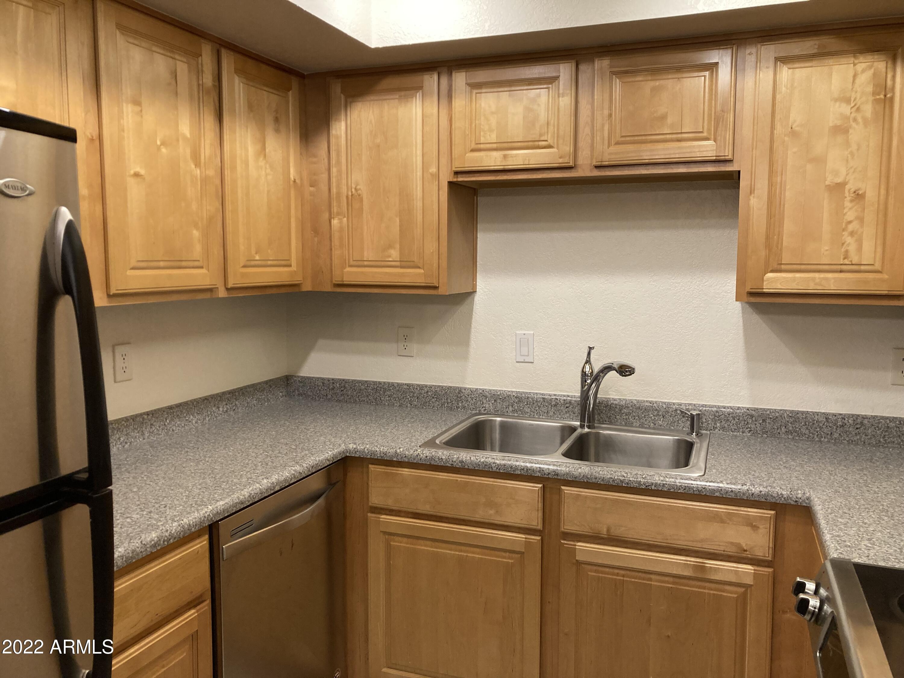 1340 North Recker Road, Unit 244 Mesa, AZ 85205 - Photo 6 of 34 KITCHEN