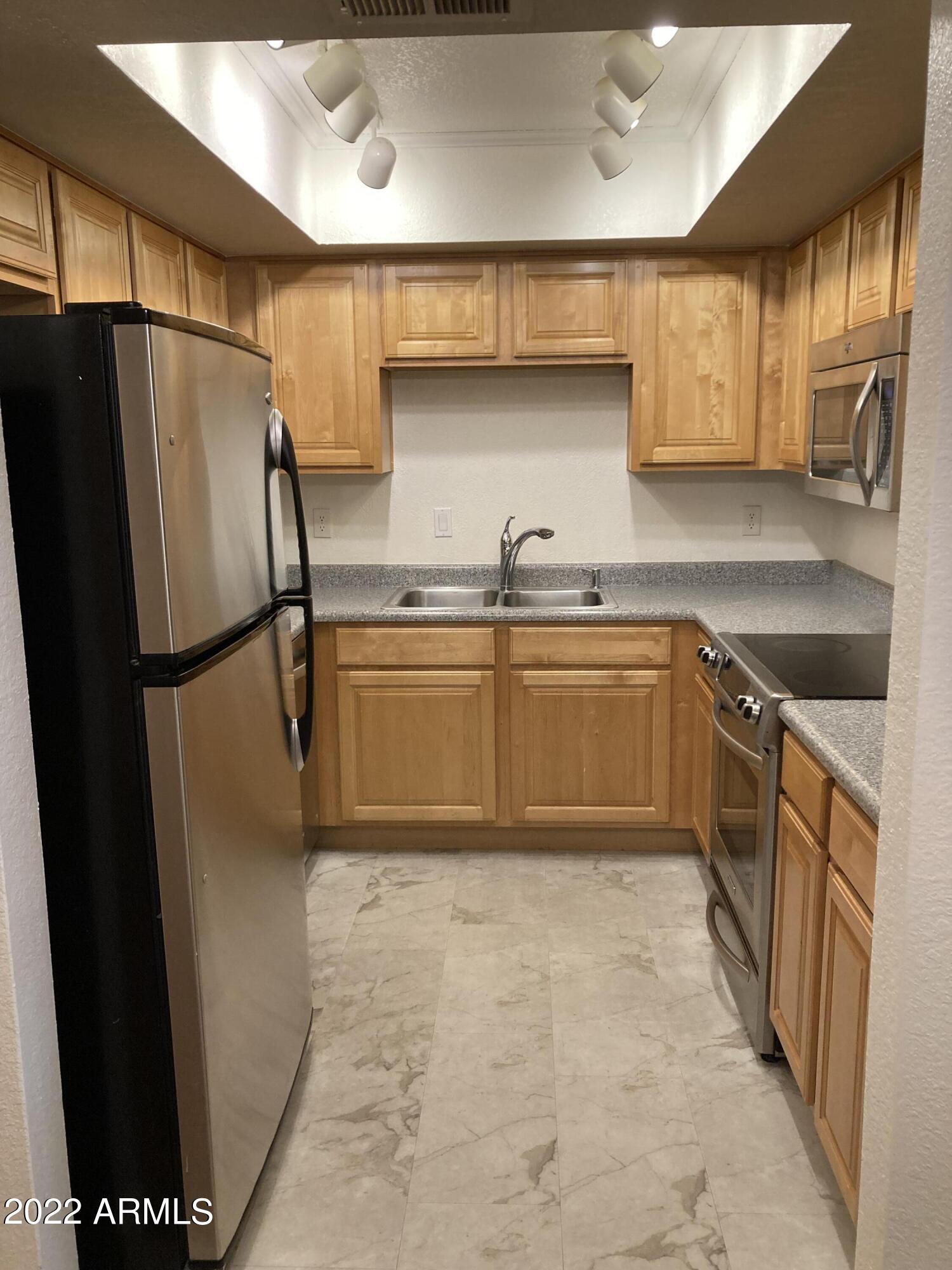 1340 North Recker Road, Unit 244 Mesa, AZ 85205 - Photo 7 of 34 KITCHEN