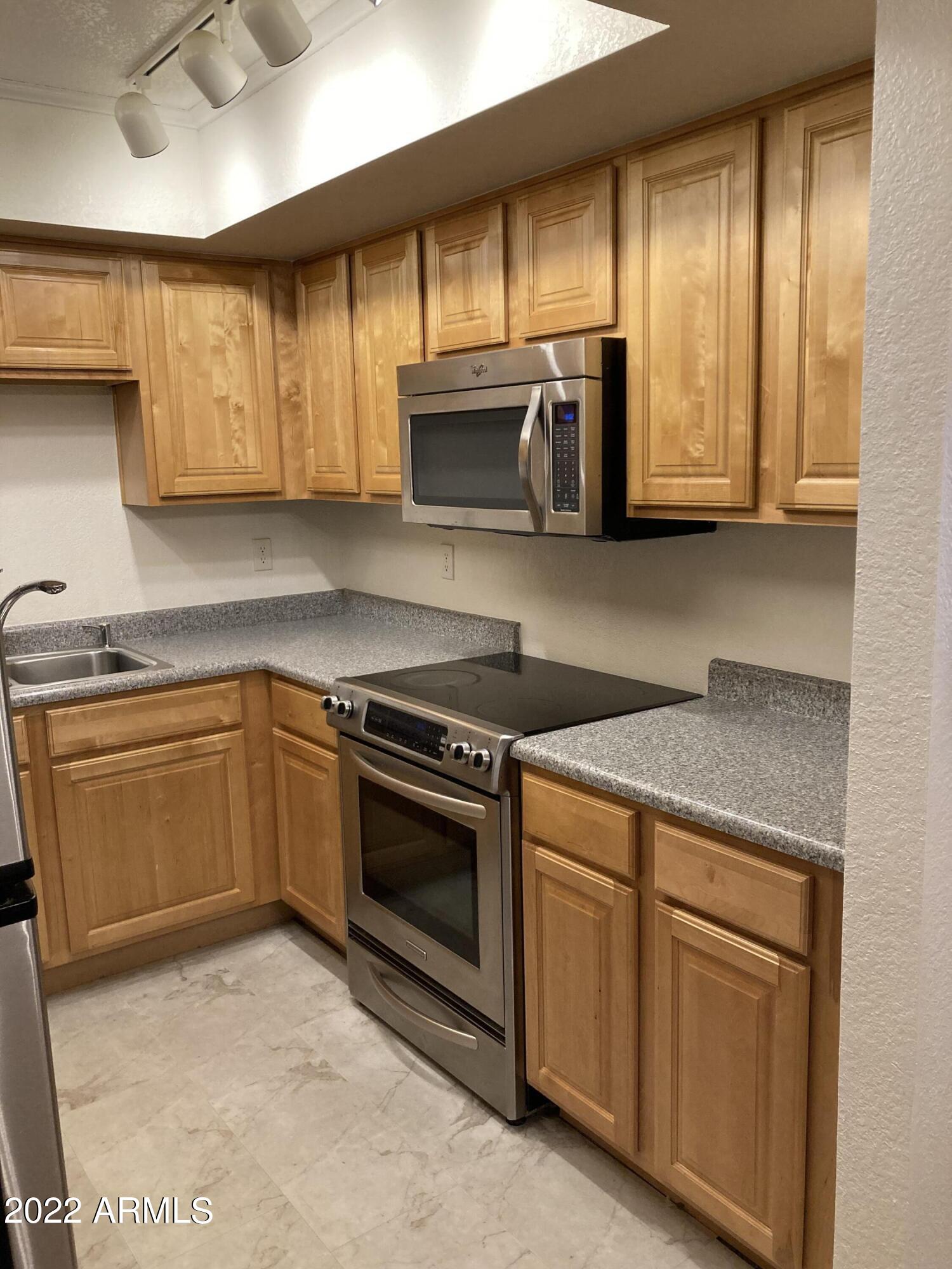 1340 North Recker Road, Unit 244 Mesa, AZ 85205 - Photo 8 of 34 KITCHEN